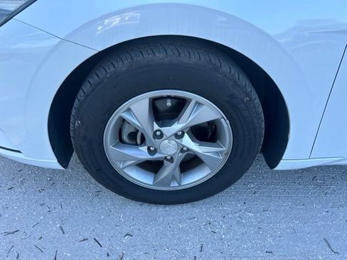 Used 2021 Hyundai Elantra SE FWD image 20