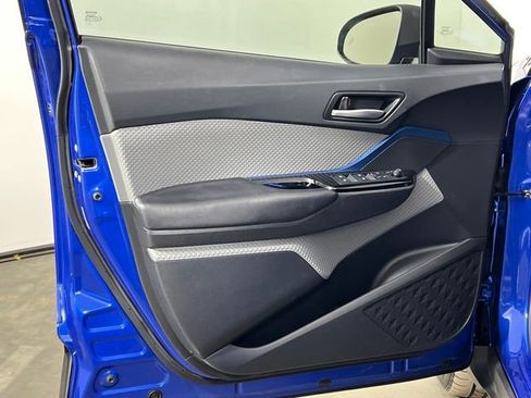 Used 2019 Toyota C-HR XLE image 19