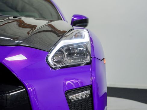 Used 2014 Nissan GT-R Premium image 11