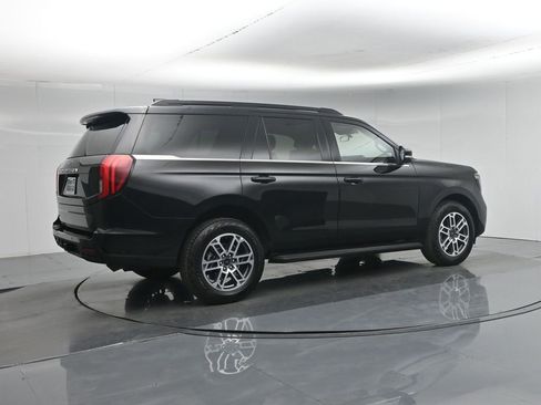 Certified 2025 Ford Expedition Active AWD/4WD image 33