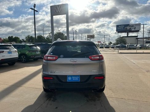 Used 2017 Jeep Cherokee Latitude w/ Comfort/Convenience Group AWD/4WD image 6