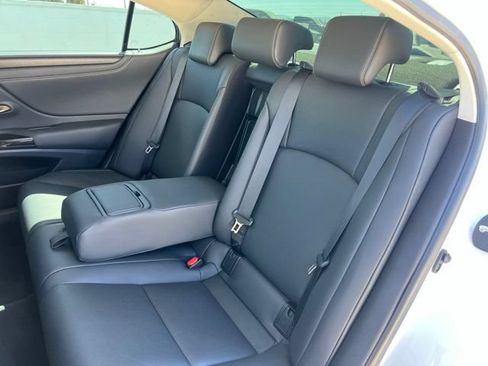 Used 2023 Lexus ES 350 w/ Premium Package FWD image 17
