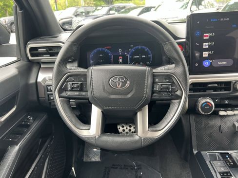 Used 2025 Toyota Tacoma TRD Sport AWD/4WD image 15