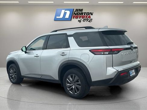 Used 2025 Nissan Pathfinder SV FWD image 7