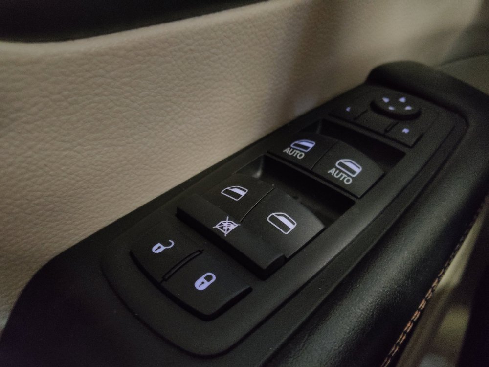 Used 2020 Chrysler Pacifica Touring-L FWD image 27
