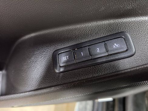 Used 2017 GMC Yukon SLT w/ Open Road Package AWD/4WD image 30