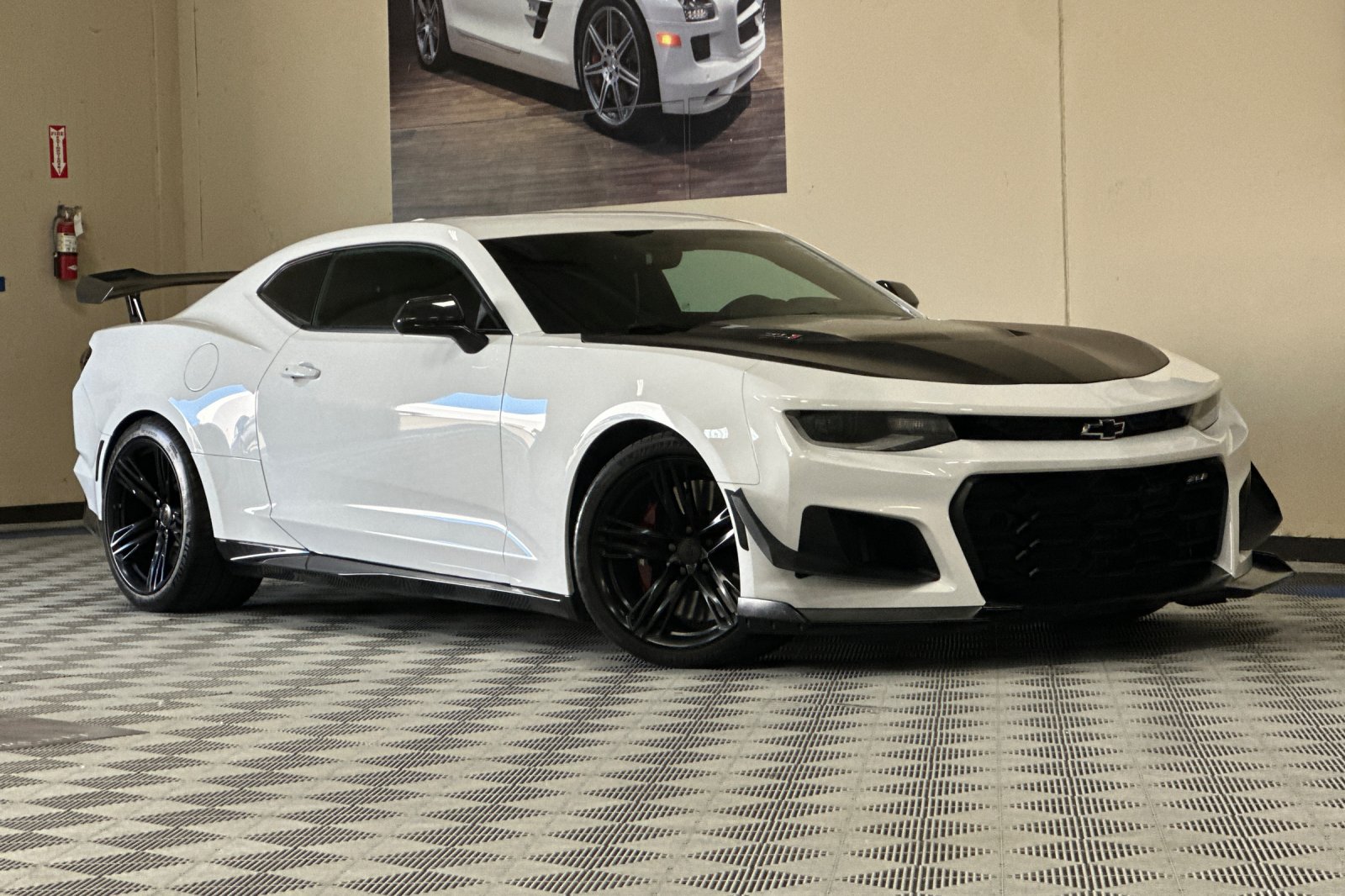 Used 2021 Chevrolet Camaro ZL1 RWD image 2