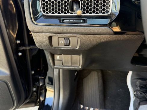 Used 2025 Honda Civic Sport image 19