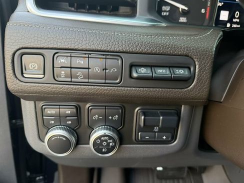 Used 2021 GMC Yukon Denali w/ Denali Premium Package AWD/4WD image 22