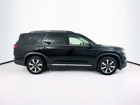 Certified 2025 Honda Pilot Touring image 4
