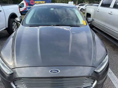 Used 2016 Ford Fusion SE FWD image 2