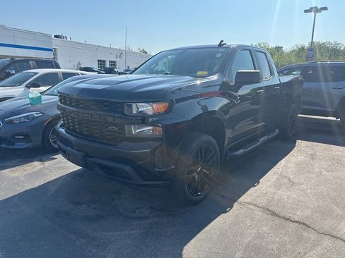 Used 2020 Chevrolet Silverado 1500 Custom w/ Custom Value Package AWD/4WD image 4