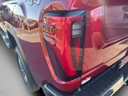 Used 2024 GMC Sierra 2500 SLT w/ SLT Premium Package image 31