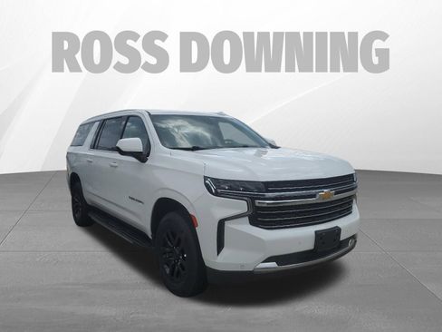 Used 2022 Chevrolet Suburban LT RWD image 3