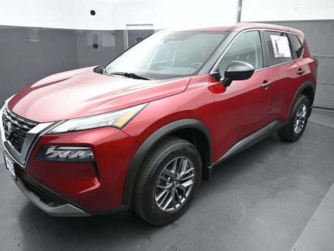 Used 2023 Nissan Rogue S AWD/4WD image 13