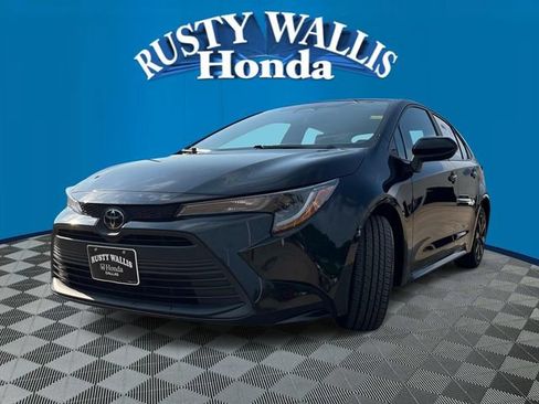 Used 2024 Toyota Corolla LE FWD image 1
