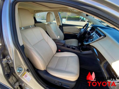 Used 2014 Toyota Avalon Limited w/ Technology Package FWD image 13