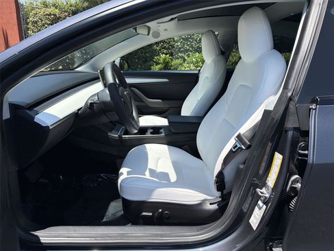 Used 2022 Tesla Model 3 RWD image 12