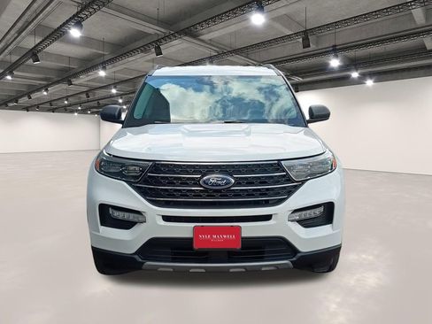 Used 2024 Ford Explorer XLT w/ Equipment Group 202A RWD image 18