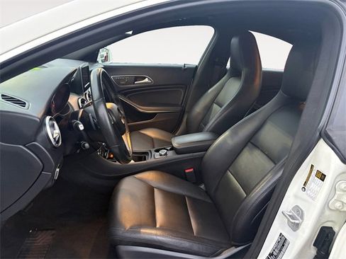 Used 2014 Mercedes-Benz CLA 250 4MATIC image 9