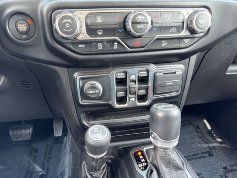 Used 2020 Jeep Wrangler Unlimited Sahara image 18