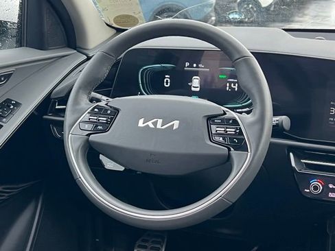Certified 2023 Kia Niro SX Touring image 17
