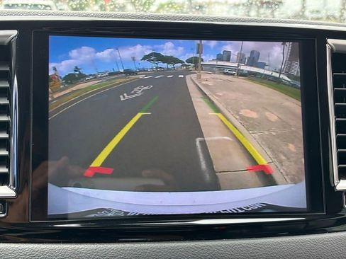 Used 2022 Chrysler Pacifica Touring-L FWD image 19