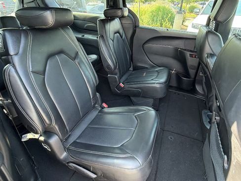 Used 2025 Chrysler Pacifica Select FWD image 20