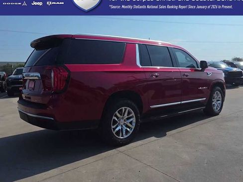 Used 2023 GMC Yukon XL SLT w/ SLT Premium Package RWD image 8