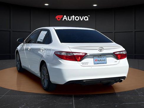 Used 2016 Toyota Camry SE image 3