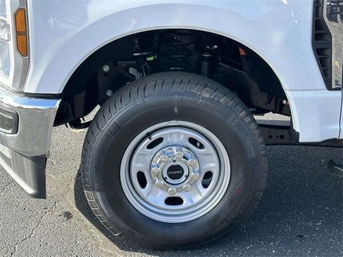 New 2026 Ford F250 XL w/ XL Chrome Package image 10