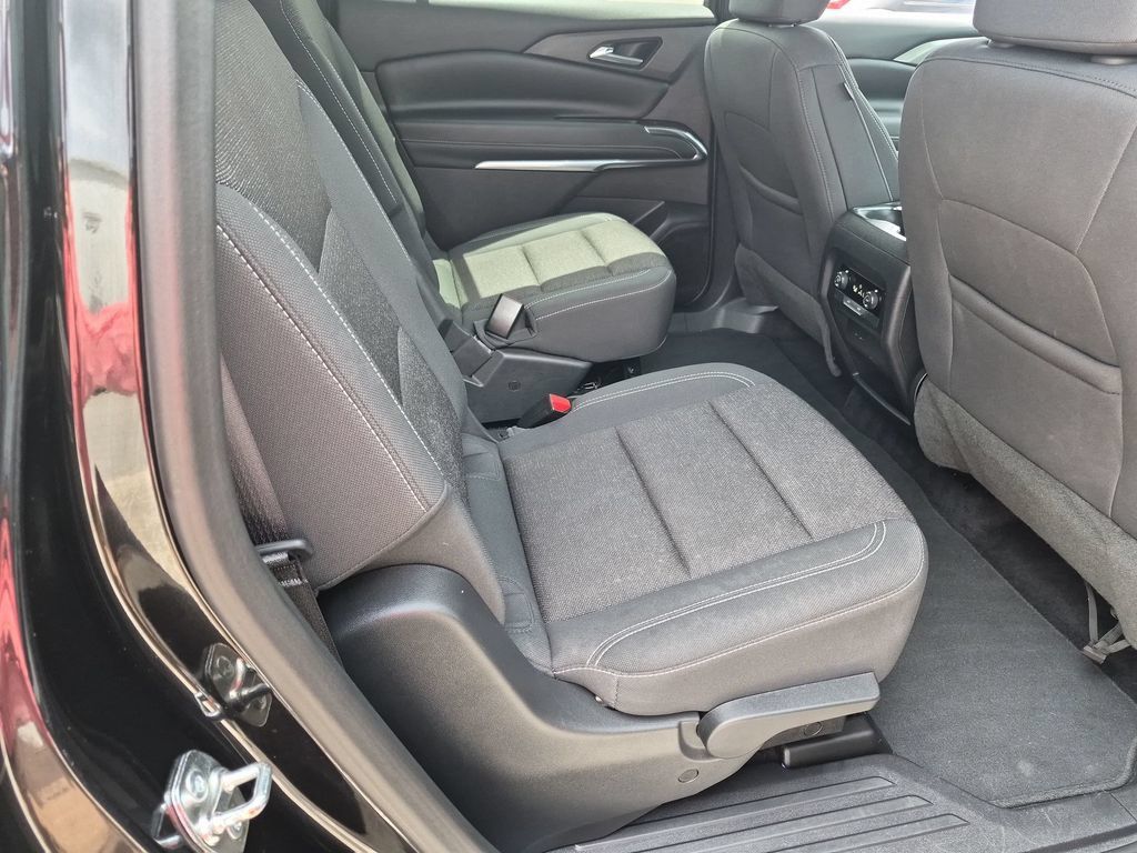 Used 2025 Chevrolet Traverse LT FWD image 30