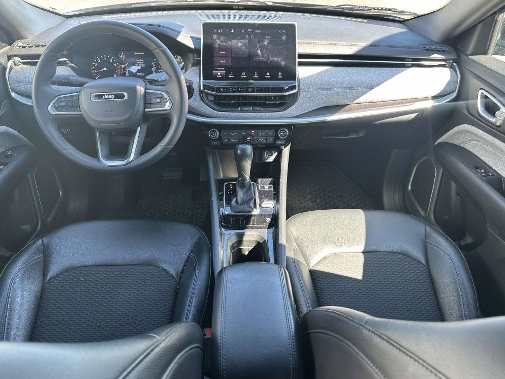 Used 2023 Jeep Compass Latitude w/ Convenience Group AWD/4WD image 14