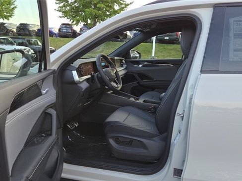 New 2026 Volkswagen Tiguan SE R-Line AWD/4WD image 13