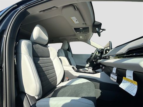 New 2025 Mitsubishi Outlander SE image 31