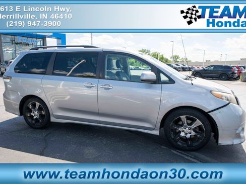 Used 2013 Toyota Sienna SE FWD image 1