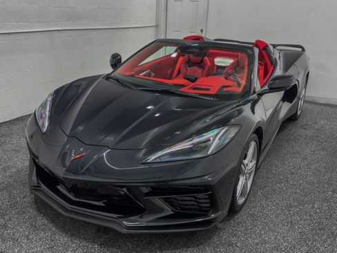 Used 2024 Chevrolet Corvette Stingray Premium Conv w/ Z51 Performance Package RWD image 3