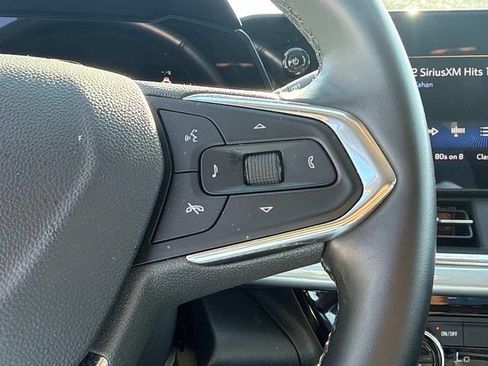 Used 2025 Chevrolet Trax LT w/ LT Convenience Package FWD image 31