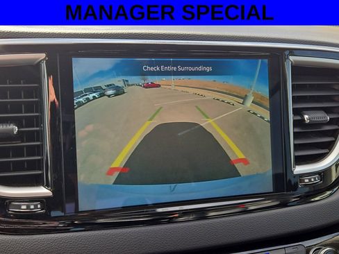 Used 2024 Chrysler Pacifica Touring-L FWD image 18