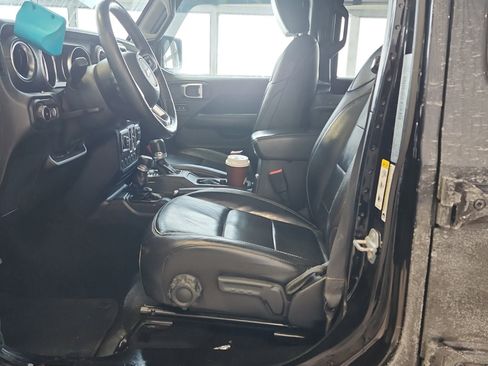 Used 2018 Jeep Wrangler Unlimited Sahara w/ Uconnect 4C Nav & Sound Group image 7