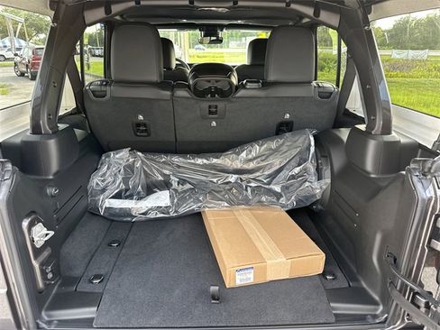 New 2025 Jeep Wrangler Unlimited Rubicon 392 image 9