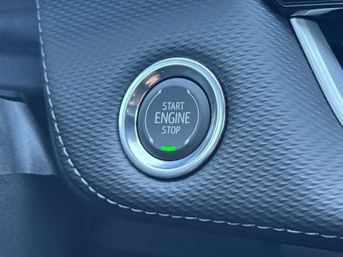 New 2027 Chevrolet Equinox LT w/ Convenience Package II FWD image 32