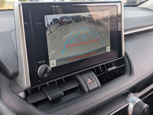 Used 2024 Toyota RAV4 LE image 31