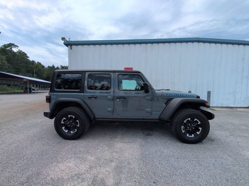 Used 2024 Jeep Wrangler Unlimited Rubicon 4xe AWD/4WD image 9