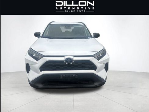 Used 2022 Toyota RAV4 LE AWD/4WD image 4