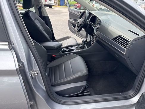 Used 2024 Volkswagen Jetta SE FWD image 21