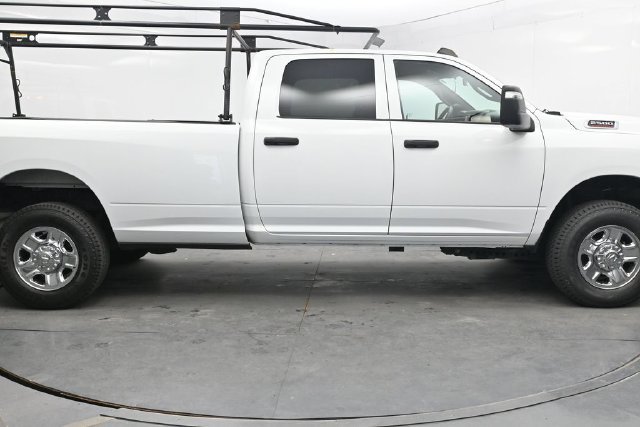 Used 2024 RAM 2500 Tradesman w/ Chrome Appearance Group AWD/4WD image 9