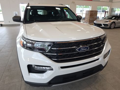 Used 2023 Ford Explorer XLT w/ Equipment Group 202A AWD/4WD image 4