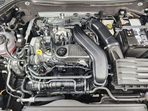 Certified 2024 Volkswagen Taos SE image 16