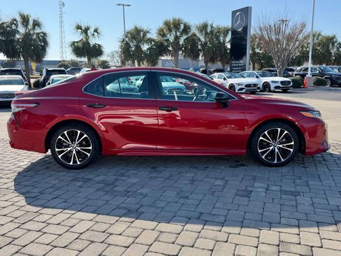 Used 2020 Toyota Camry SE image 9